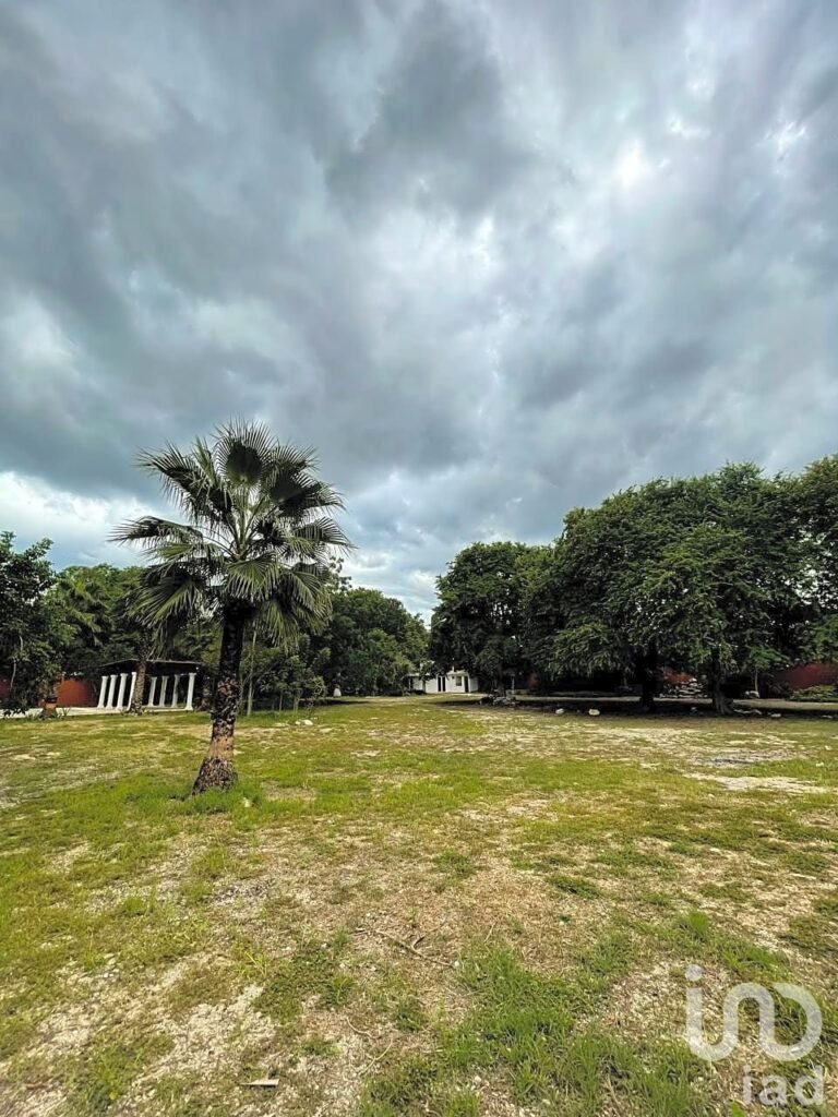 Terreno bardeado en Cholul 5,885 m2 ideal para proyecto o inversión