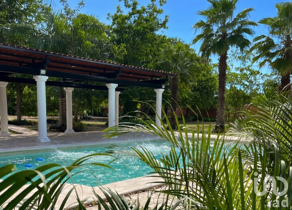 Terreno bardeado en Cholul 5,885 m2 ideal para proyecto o inversión - 2355301 terreno en venta terreno bardeado en cholul 5885 m2 ideal para proyecto o inversion 294146