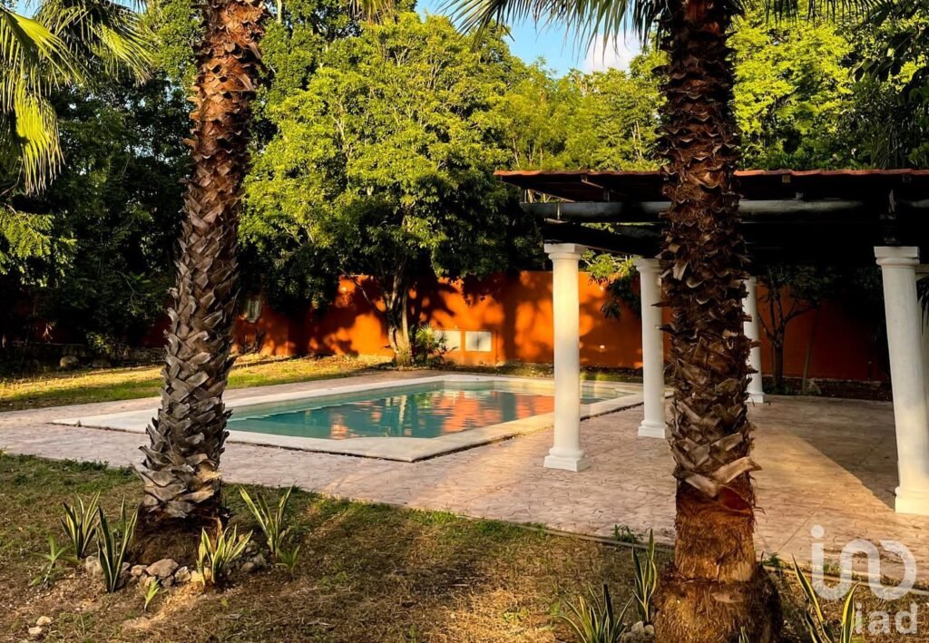 Terreno bardeado en Cholul 5,885 m2 ideal para proyecto o inversión