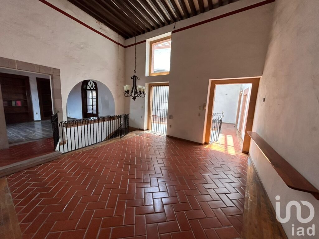 Propiedad en Renta, Centro histórico Querétaro, casona colonial antigua con alto potencial comercial