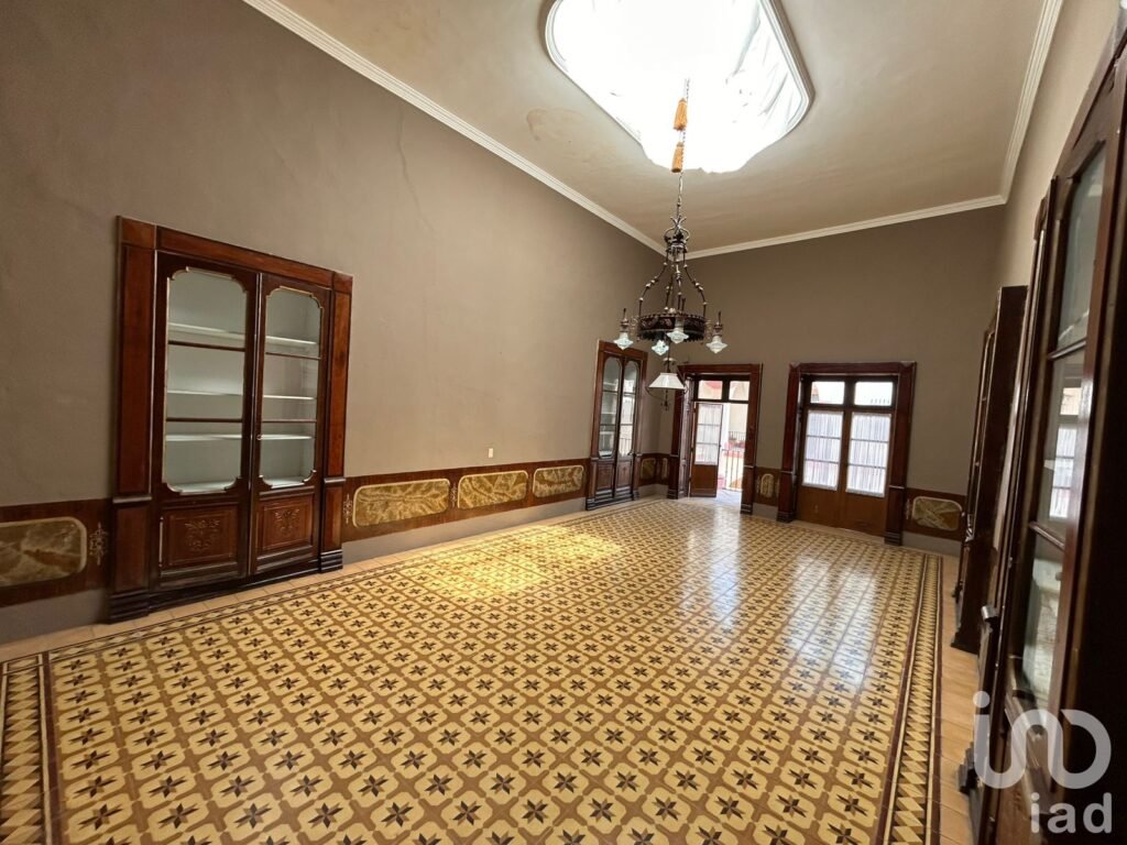 Propiedad en Renta, Centro histórico Querétaro, casona colonial antigua con alto potencial comercial