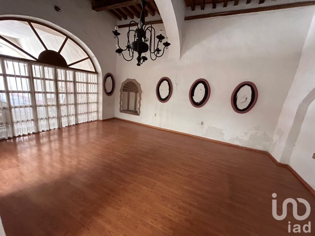 Propiedad en Renta, Centro histórico Querétaro, casona colonial antigua con alto potencial comercial