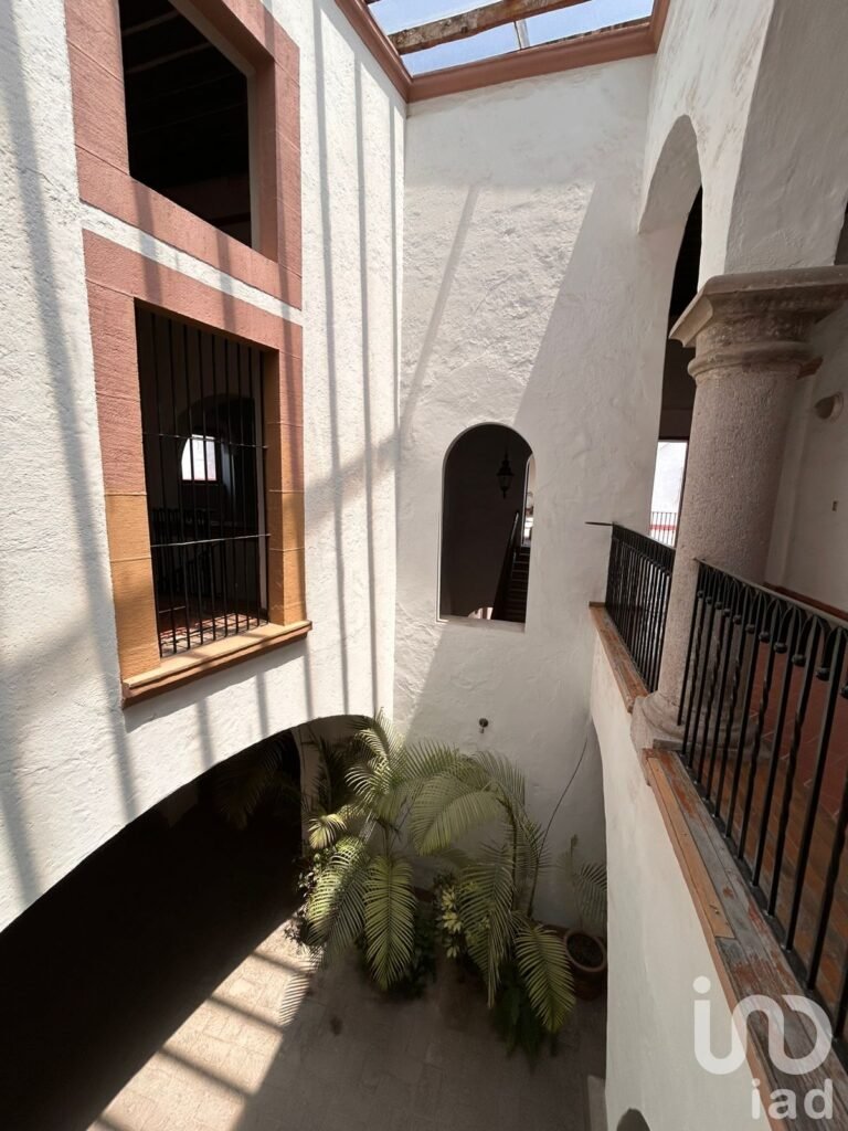 Propiedad en Renta, Centro histórico Querétaro, casona colonial antigua con alto potencial comercial