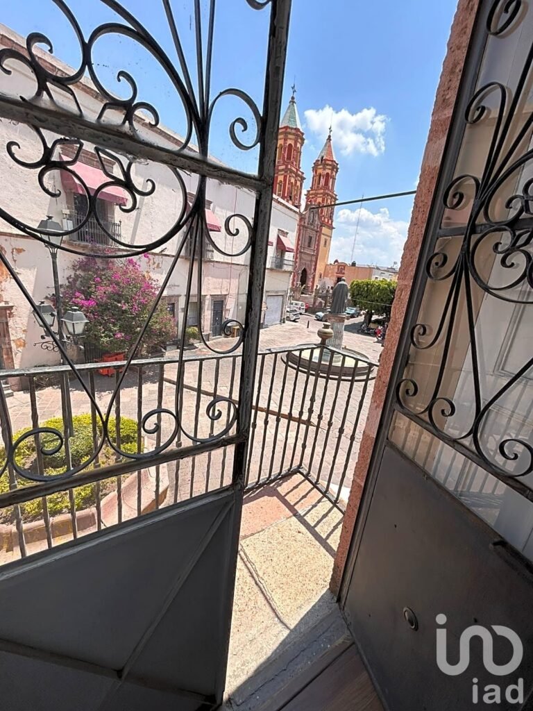 Propiedad en Renta, Centro histórico Querétaro, casona colonial antigua con alto potencial comercial