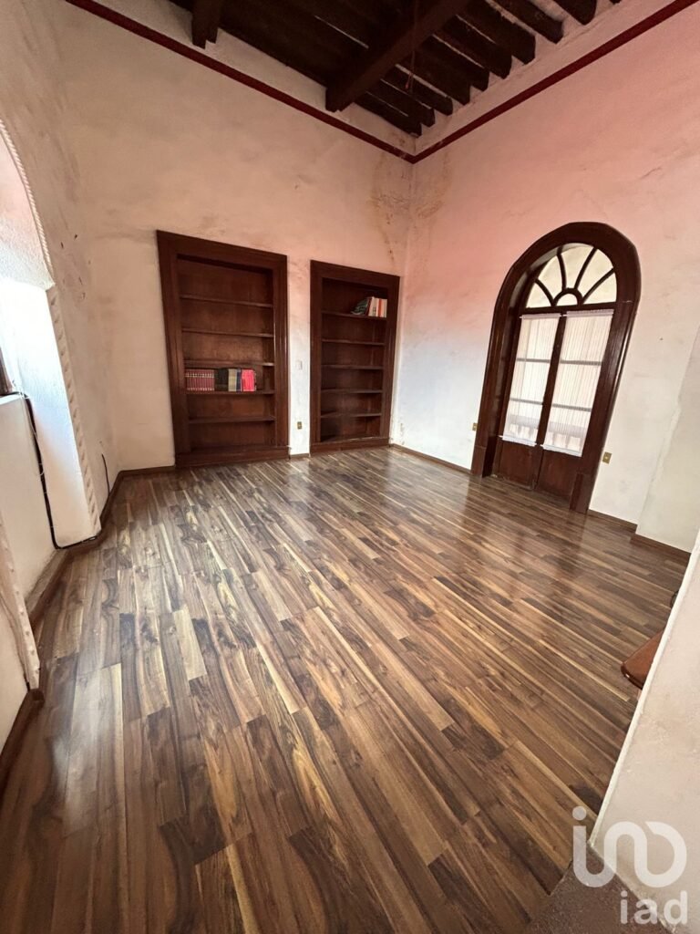 Propiedad en Renta, Centro histórico Querétaro, casona colonial antigua con alto potencial comercial