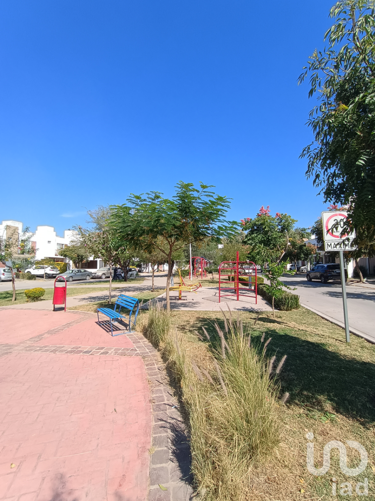 CASA EN VENTA EN FRACC CASTELO II