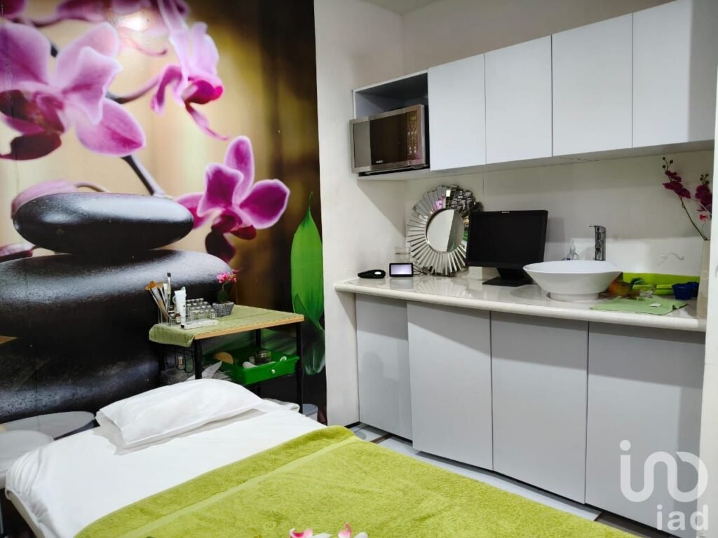 Renta de Local Cabina tratamientos faciales en Av Juarez Escobedo