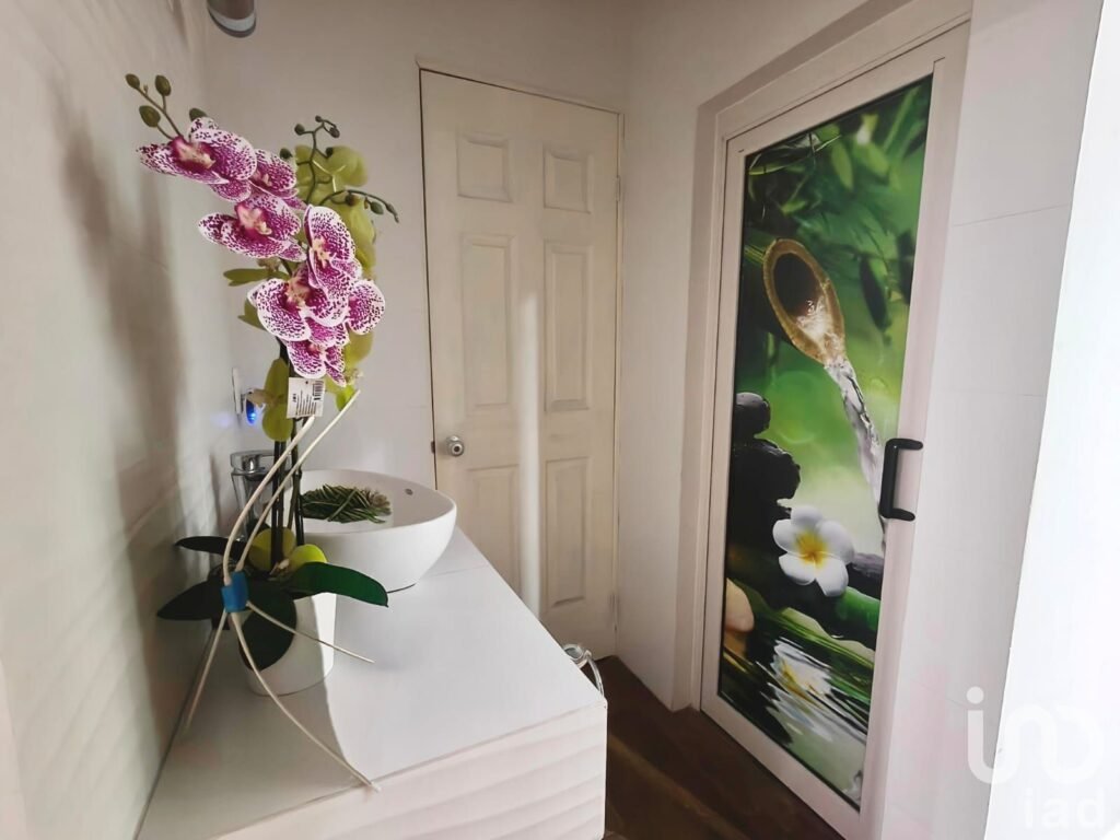 Renta de Local Cabina tratamientos faciales en Av Juarez Escobedo