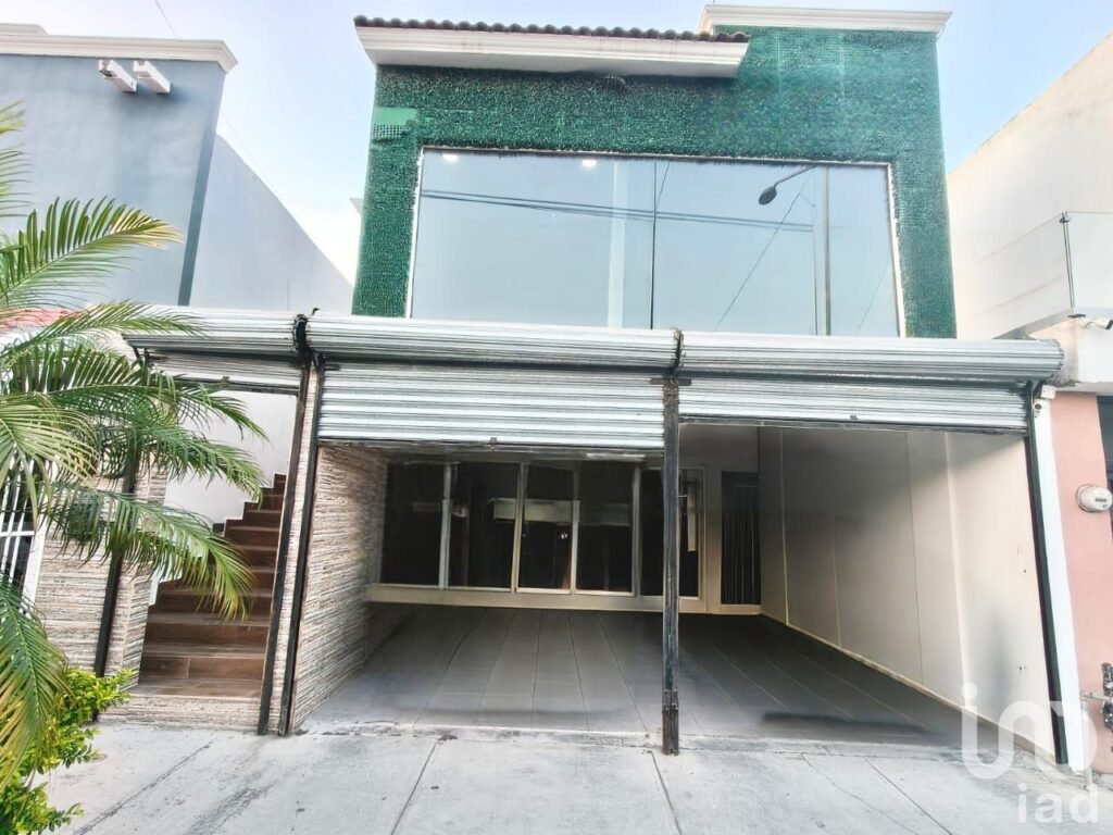 Renta de Local Cabina tratamientos faciales en Av Juarez Escobedo