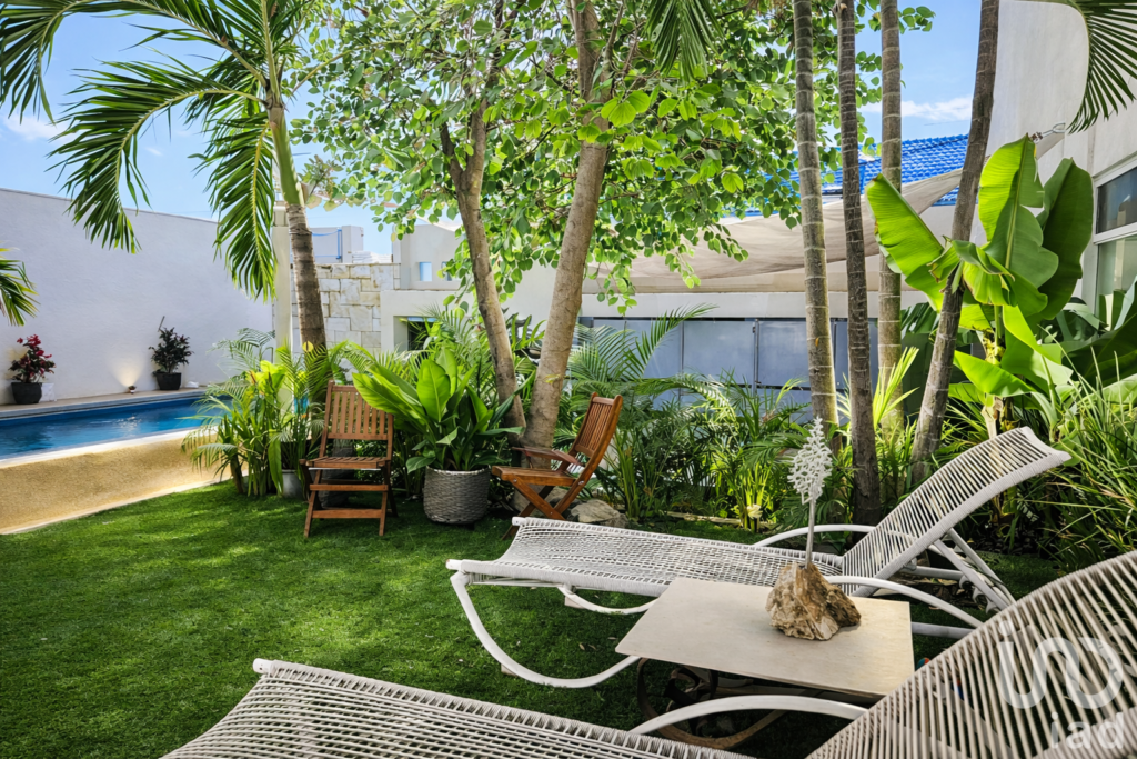 CASA EN VENTA SUR DE CUERNAVACA, ALBERCA.