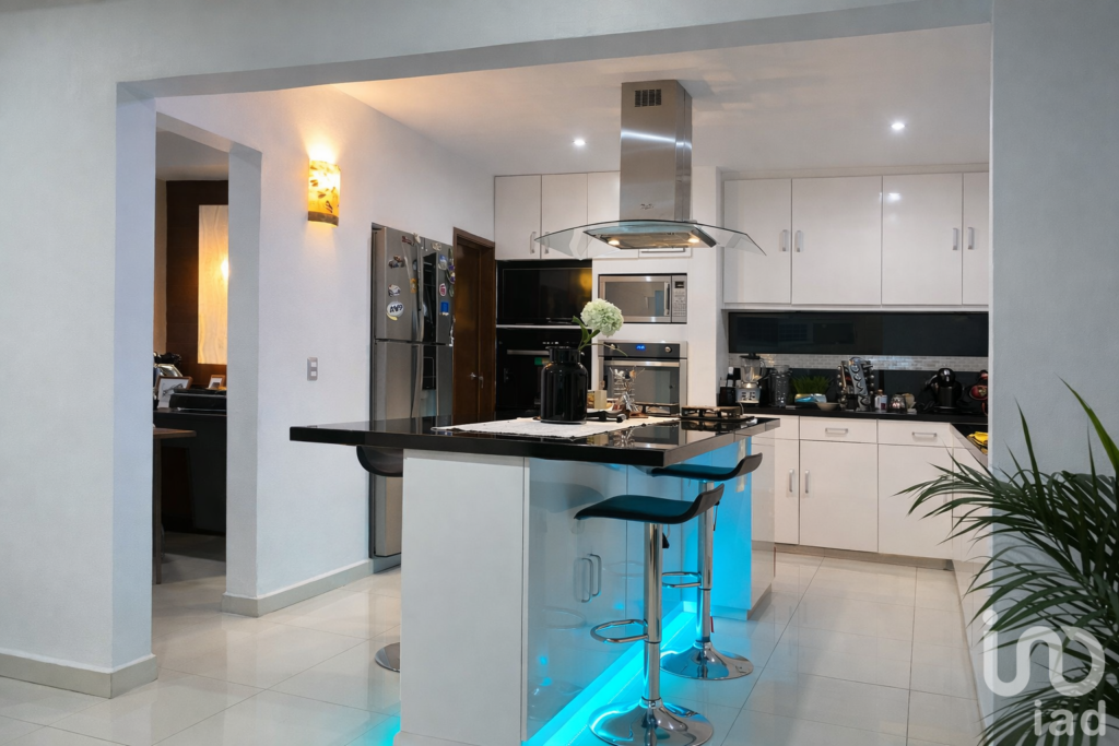 CASA EN VENTA SUR DE CUERNAVACA, ALBERCA.