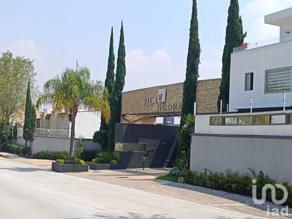 CASA EN VENTA EN LOMAS DE BELLAVISTA