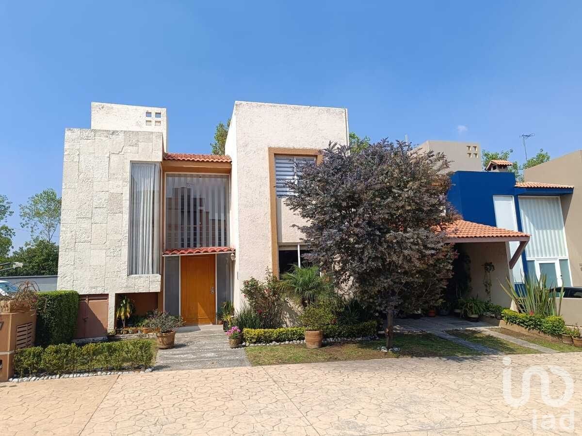 CASA EN VENTA EN LOMAS DE BELLAVISTA