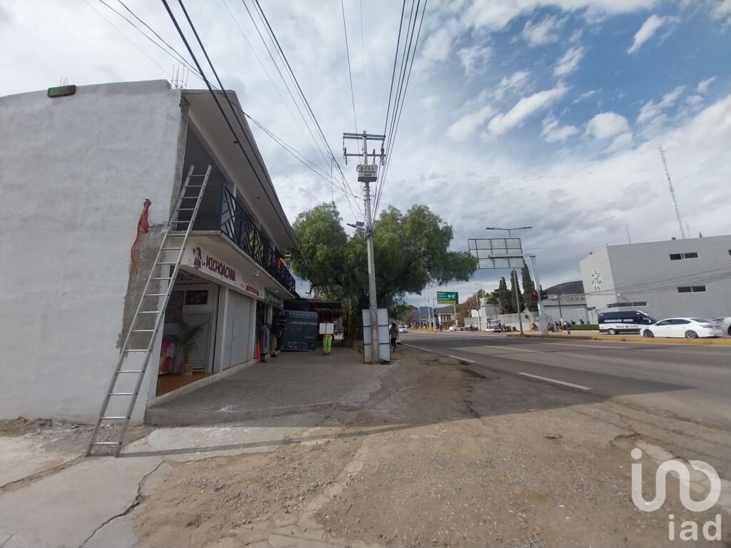 RENTA DE LOCAL COMERCIAL EN PLANTA ALTA FRENTE AL CUARTEL DE LA SECRETARIA DE SEGURIDAD PUBLICA