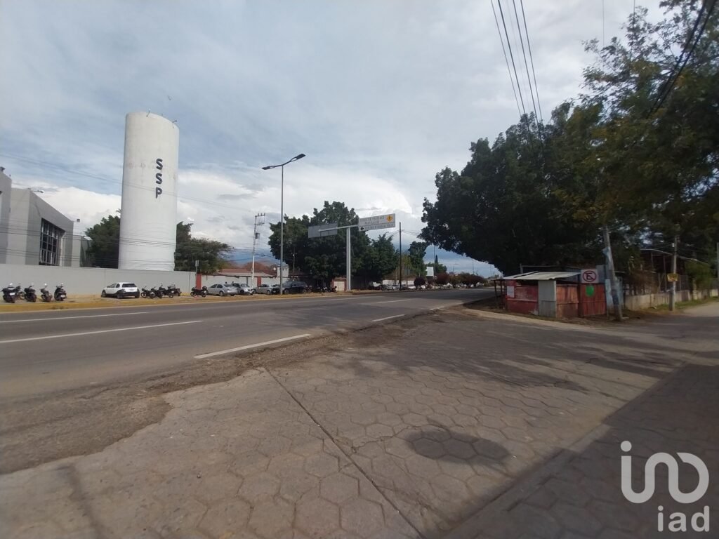 RENTA DE LOCAL COMERCIAL EN PLANTA ALTA FRENTE AL CUARTEL DE LA SECRETARIA DE SEGURIDAD PUBLICA - 2355875 local en renta renta de local comercial en planta alta frente al cuartel de la secretaria de seguridad publica 294251