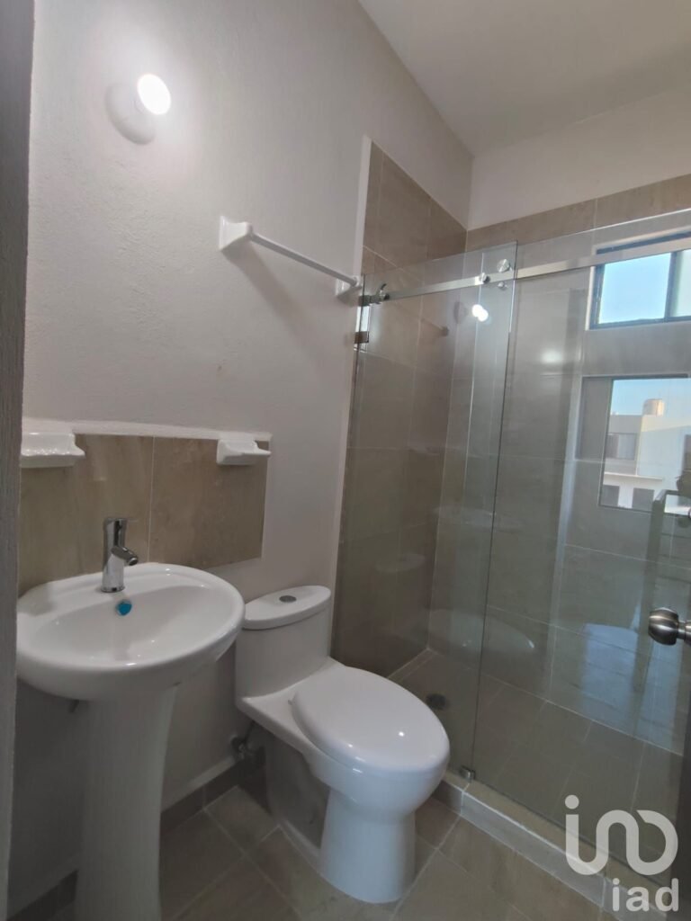 CASA EN RENTA EN LA QUERENCIA RESIDENCIAL