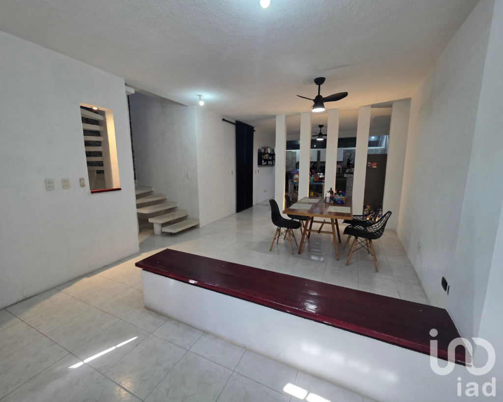 Casa en Venta en Cancún, Supermanzana 518 por Av. Cancún y Av. 135, 2 recámaras y 3 baños completos