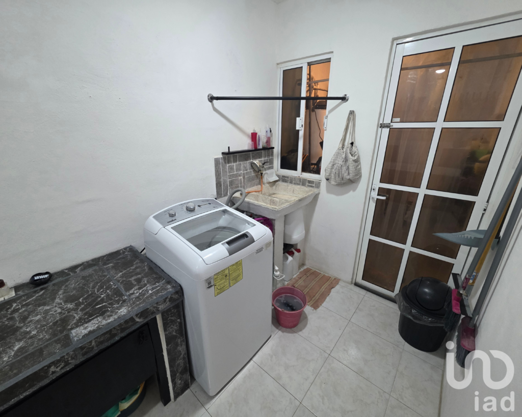 Casa en Venta en Cancún, Supermanzana 518 por Av. Cancún y Av. 135, 2 recámaras y 3 baños completos