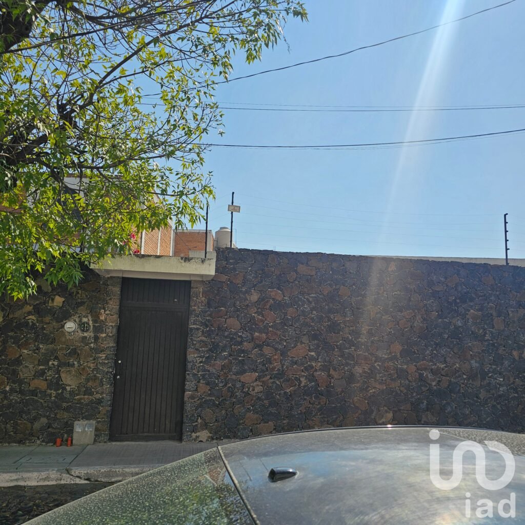 Casa en venta en Colonia Alamos 2° sección, Querétaro, Qro. - 2356127 casas en venta casa en venta en colonia alamos 2 seccion queretaro qro 294312