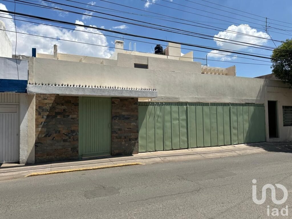 CASA EN VENTA EN C. JUAN DE MONTORO, CENTRO, AGUASCALIENTES, SUP. 424 M2.