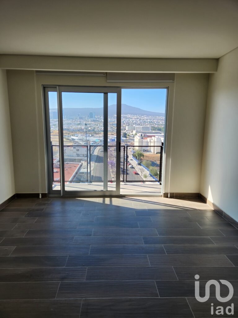 Departamento en Av. Luis Vega y Monroy N.1001 Torre B Depto. 1003 Col. Centro Sur, Qro. c.p. 76090