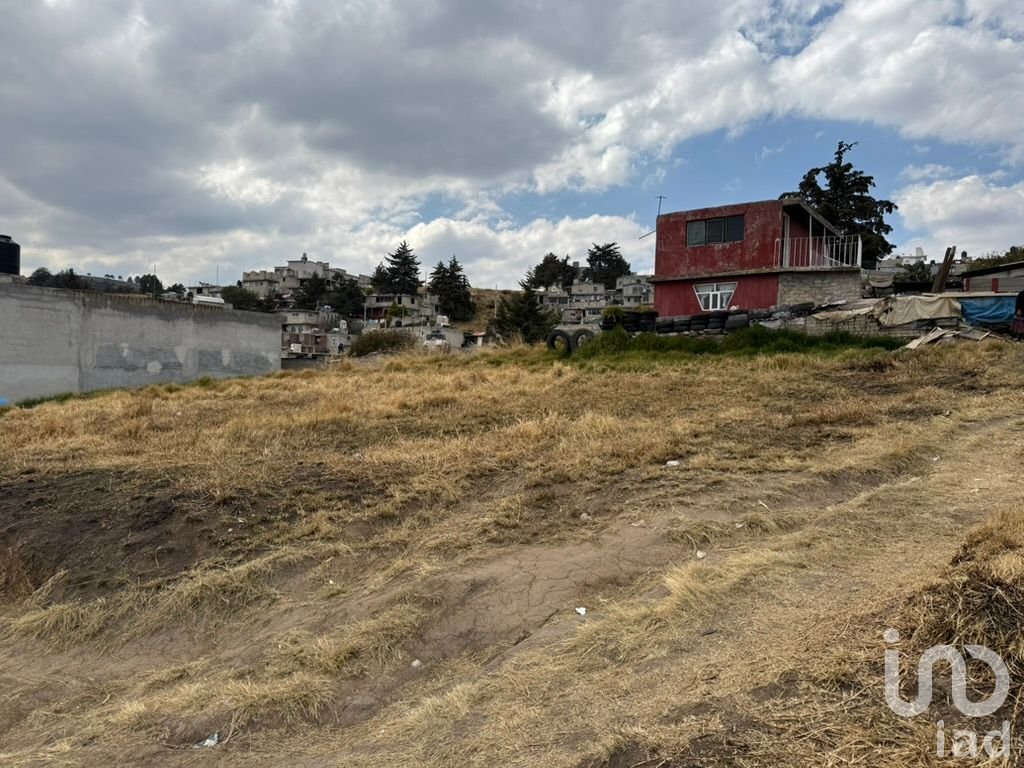 Terreno en Venta en Almoloya de Juárez en Privada Exclusiva, ubicado frente al parque, en equina.