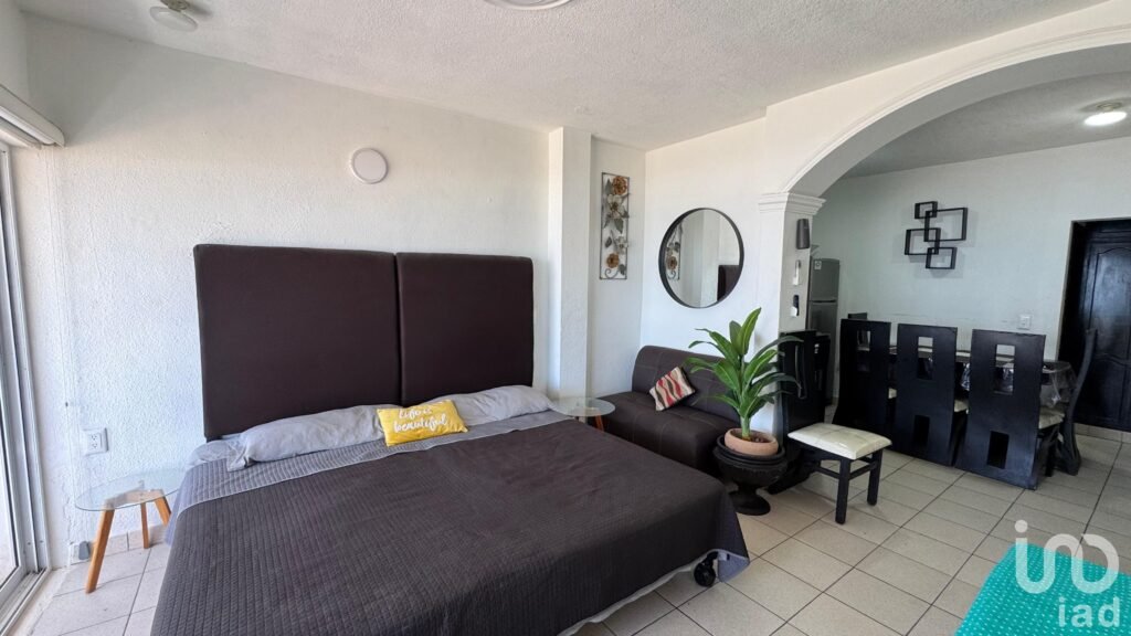DEPARTAMENTO EN VENTA A PIE DE PLAYA CONDOMINIO PLAYA BONITA MAZATLÁN