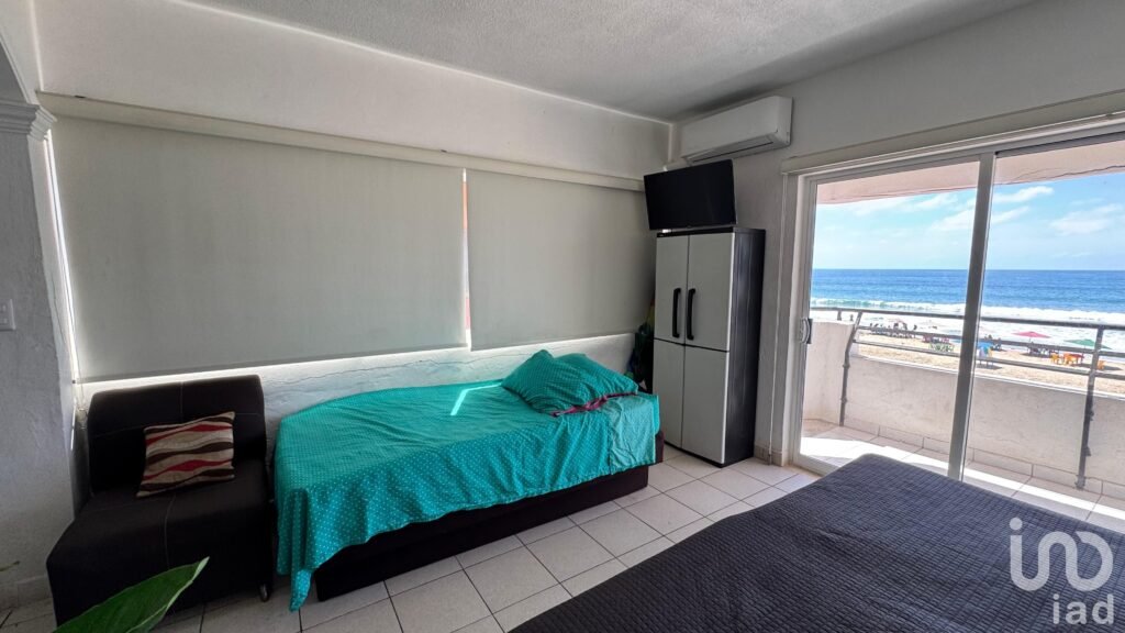DEPARTAMENTO EN VENTA A PIE DE PLAYA CONDOMINIO PLAYA BONITA MAZATLÁN