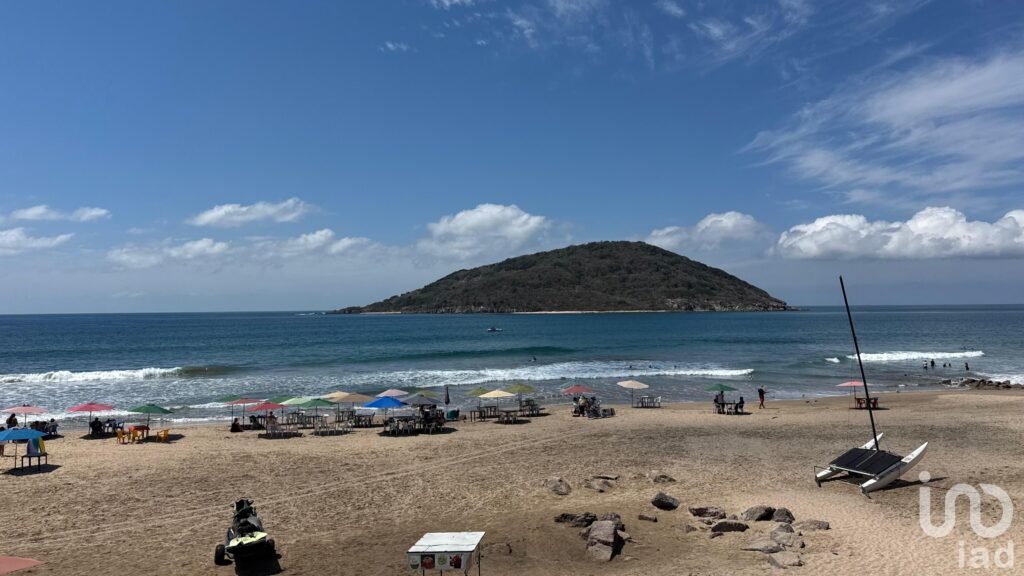 DEPARTAMENTO EN VENTA A PIE DE PLAYA CONDOMINIO PLAYA BONITA MAZATLÁN