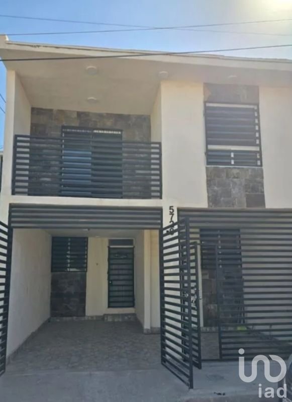 Casa en Renta por Jilotepec 5 Rec 3 baños