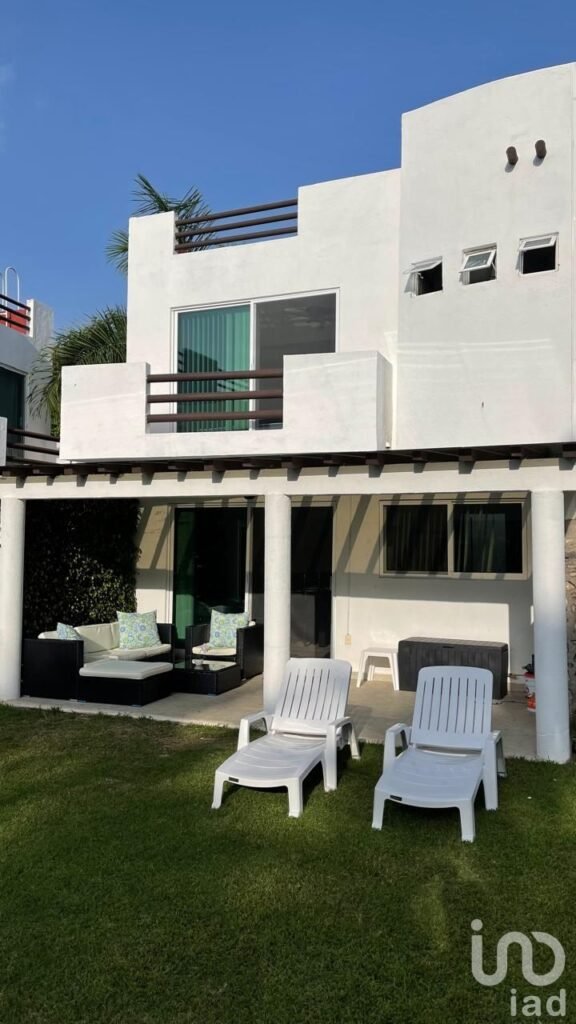 CASA EN VENTA EN CONDOMINIO CON ALBERCA Y TOBOGAN EN YAUTEPEC MORELOS
