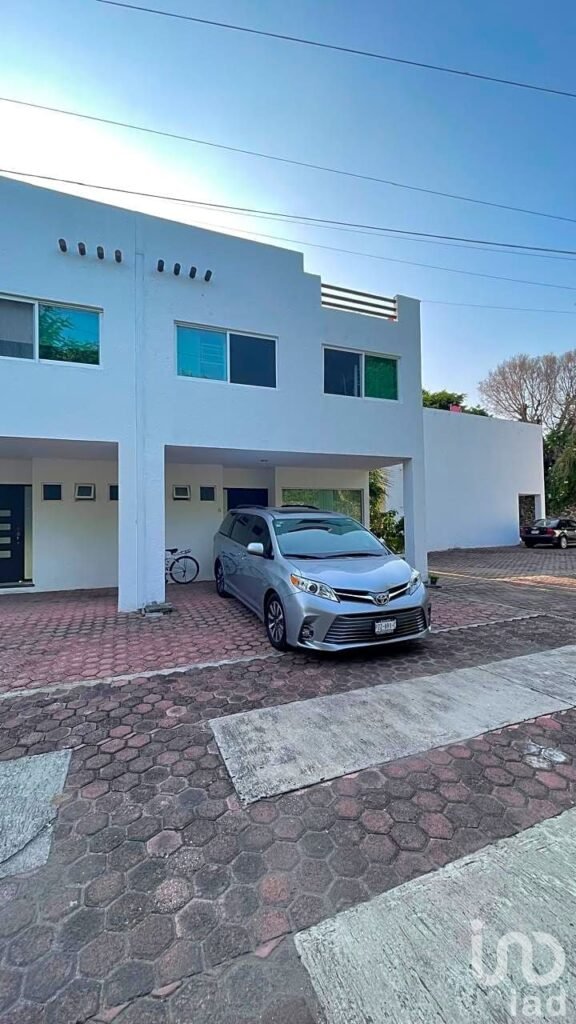 CASA EN VENTA EN CONDOMINIO CON ALBERCA Y TOBOGAN EN YAUTEPEC MORELOS