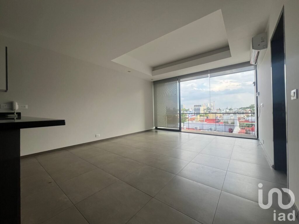 Departamento en RENTA sobre Av. Naciones Unidas