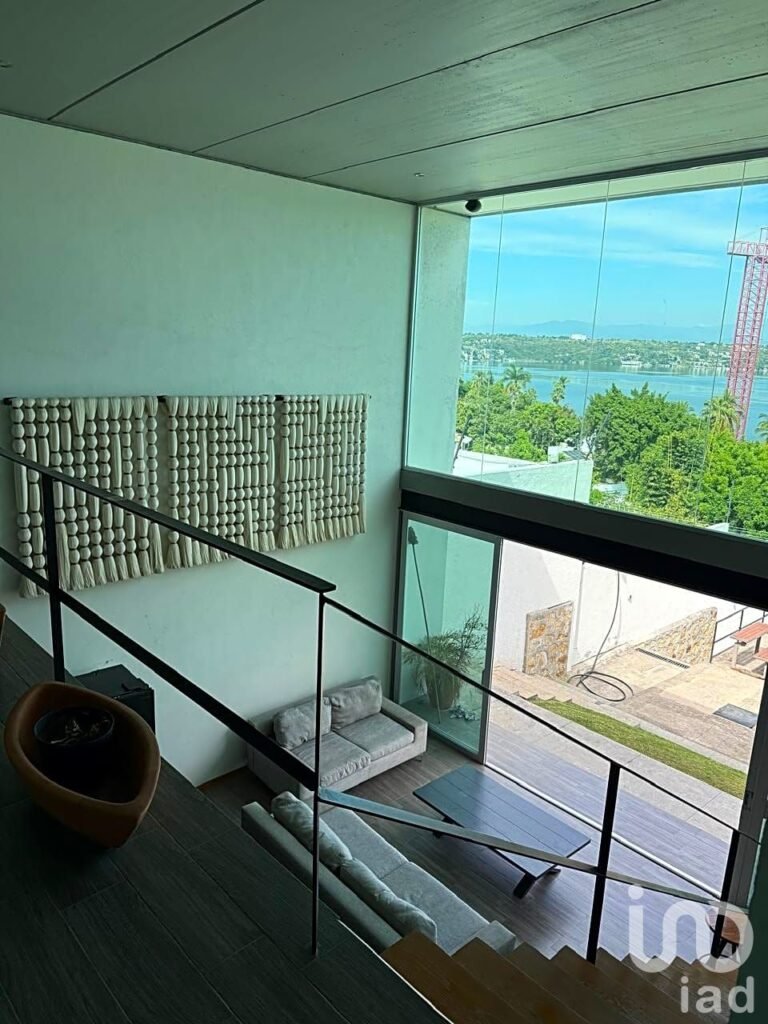 CASA EN VENTA CON ALBERCA EN EL LAGO DE TEQUESQUITENGO EN MORELOS