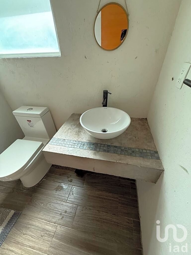 CASA EN VENTA CON ALBERCA EN EL LAGO DE TEQUESQUITENGO EN MORELOS