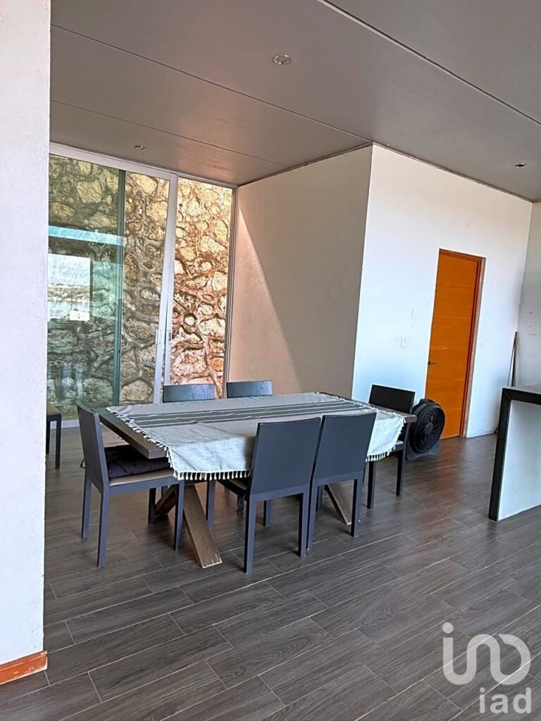 CASA EN VENTA CON ALBERCA EN EL LAGO DE TEQUESQUITENGO EN MORELOS