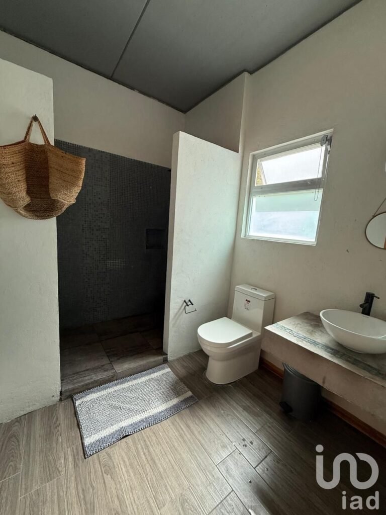 CASA EN VENTA CON ALBERCA EN EL LAGO DE TEQUESQUITENGO EN MORELOS