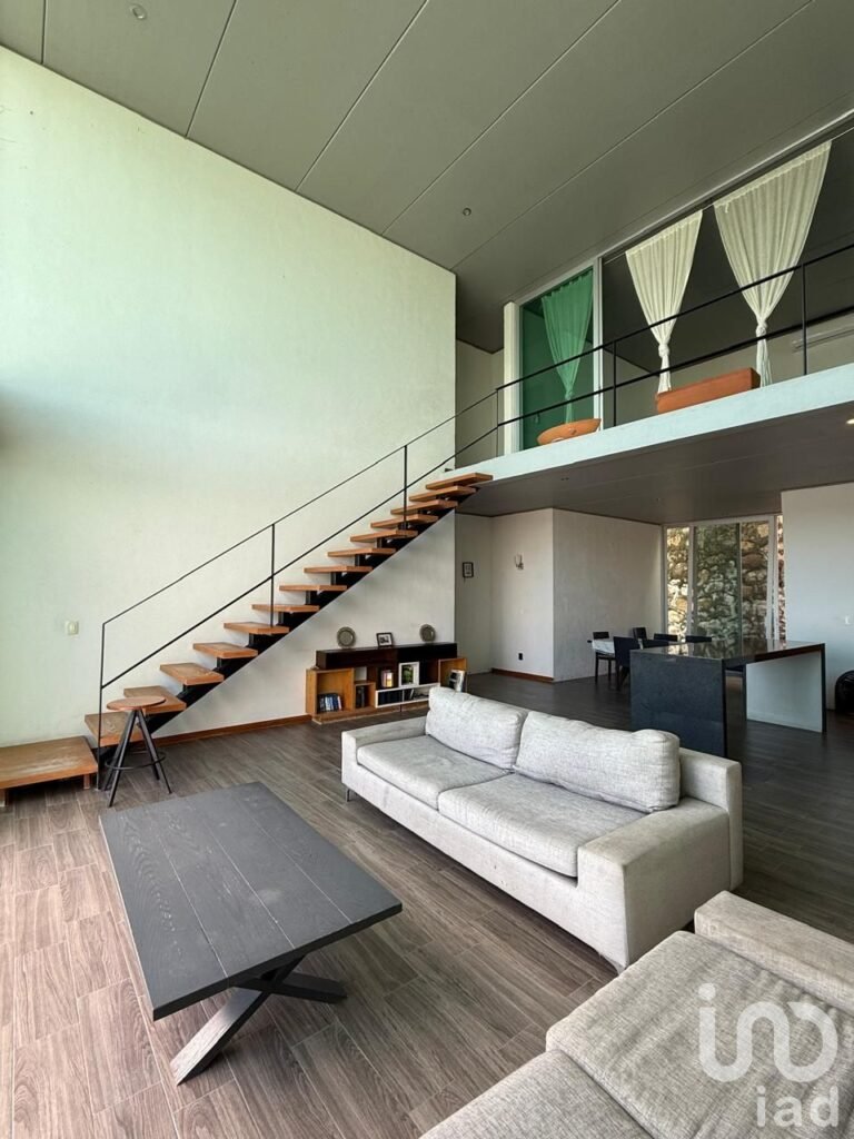 CASA EN VENTA CON ALBERCA EN EL LAGO DE TEQUESQUITENGO EN MORELOS