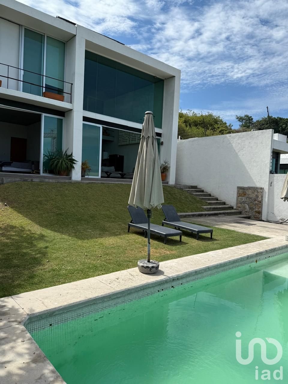 CASA EN VENTA CON ALBERCA EN EL LAGO DE TEQUESQUITENGO EN MORELOS