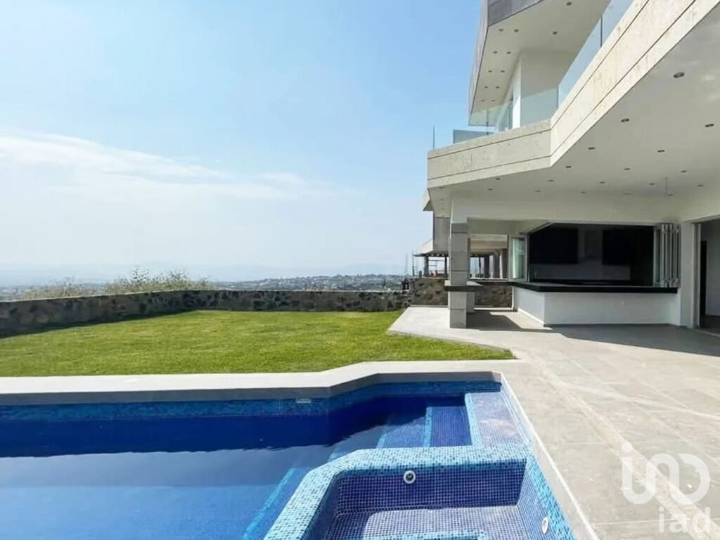 Casa en Venta en Lomas de Cocoyoc, dentro del fraccionamiento.
