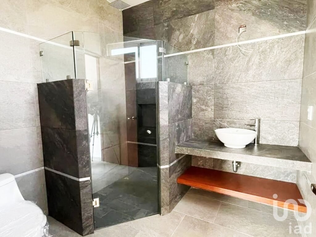 Casa en Venta en Lomas de Cocoyoc, dentro del fraccionamiento.