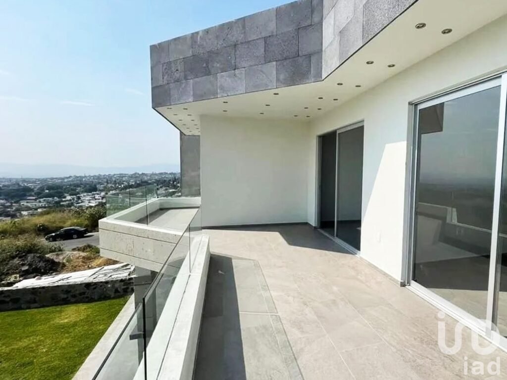 Casa en Venta en Lomas de Cocoyoc, dentro del fraccionamiento.