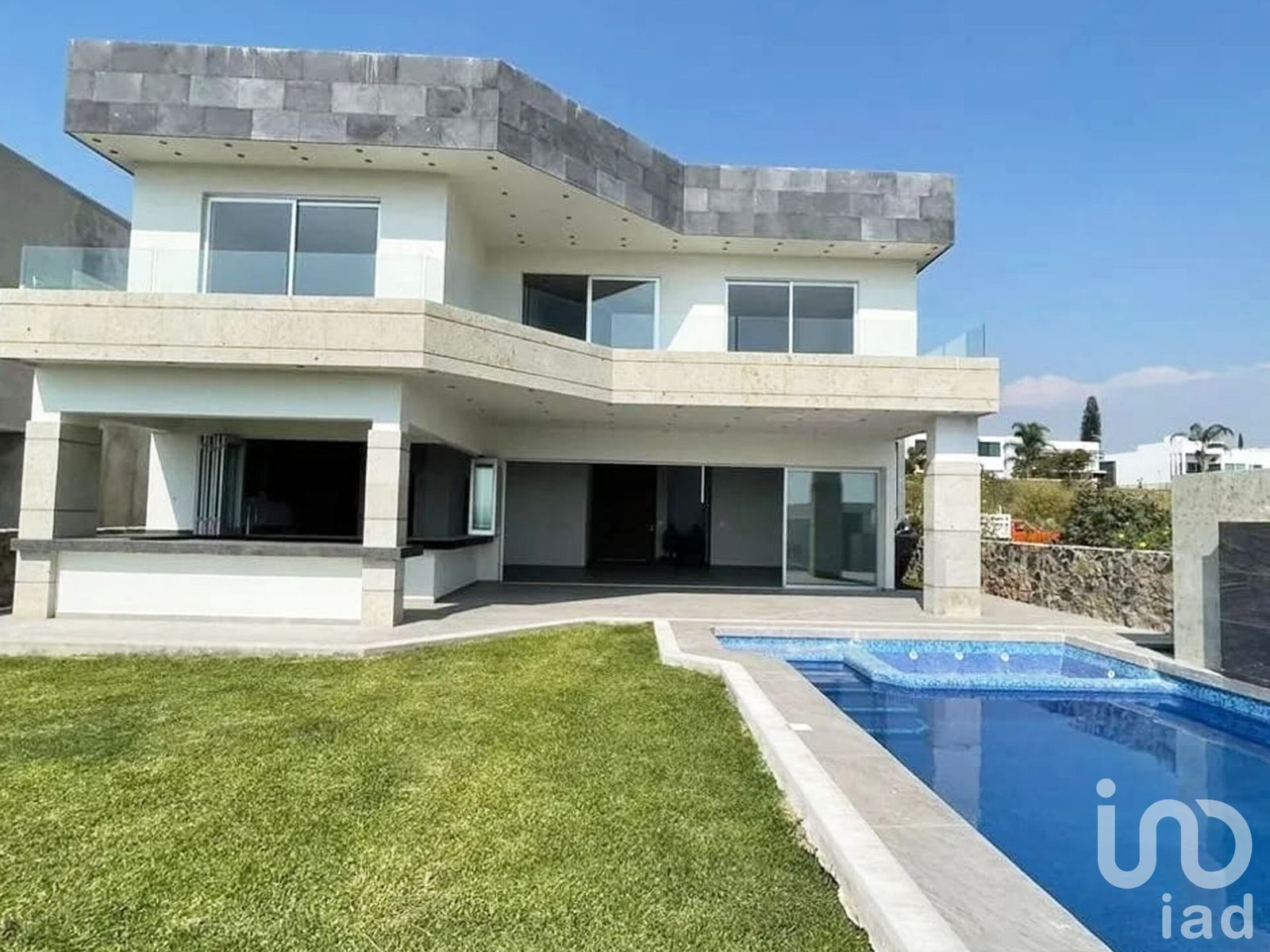 Casa en Venta en Lomas de Cocoyoc, dentro del fraccionamiento.