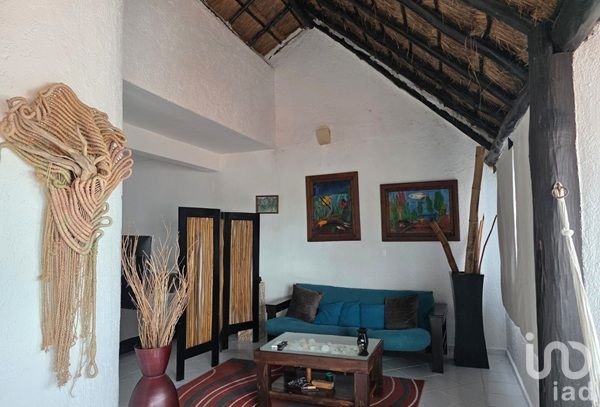 EDIFICIO EN VENTA  EN PUERTO MORELOS. A 2 CALLES DE LA PLAYA