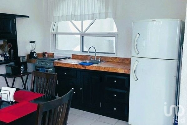 EDIFICIO EN VENTA  EN PUERTO MORELOS. A 2 CALLES DE LA PLAYA