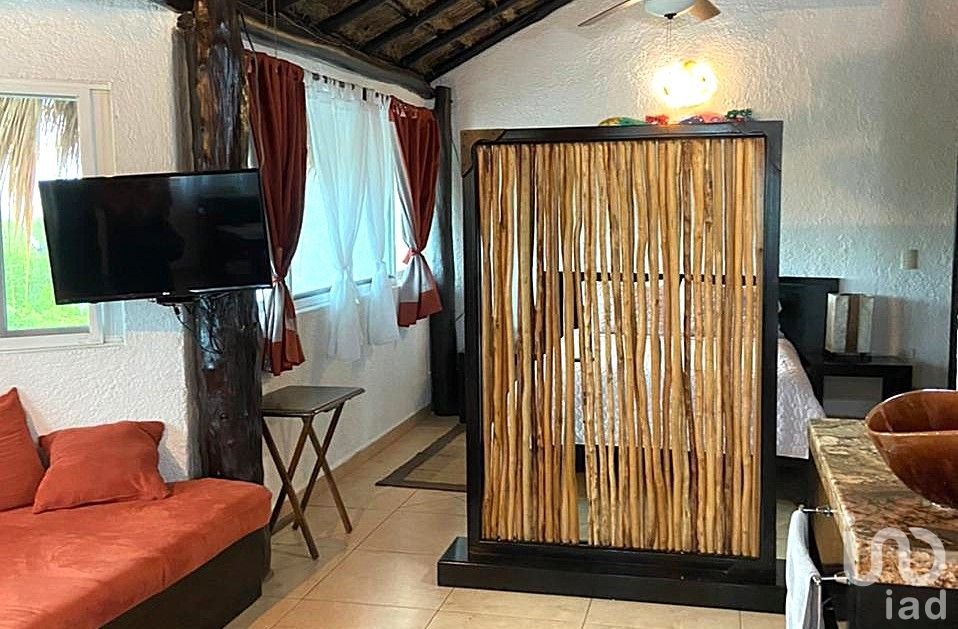 EDIFICIO EN VENTA  EN PUERTO MORELOS. A 2 CALLES DE LA PLAYA