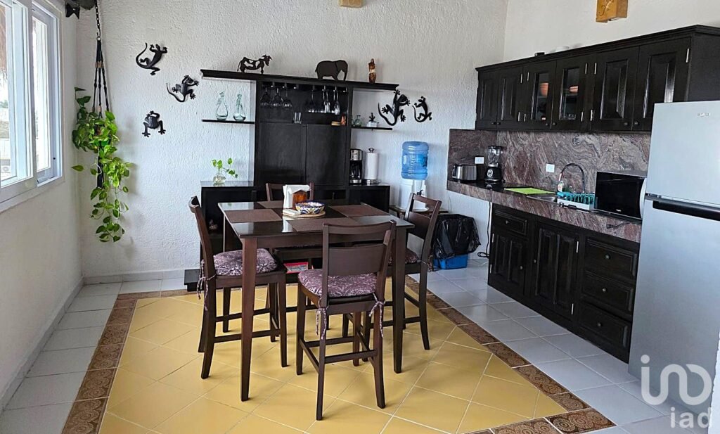 EDIFICIO EN VENTA  EN PUERTO MORELOS. A 2 CALLES DE LA PLAYA