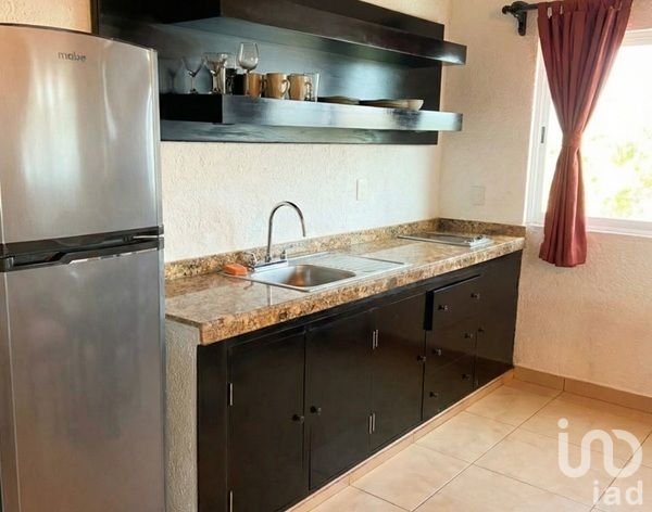 EDIFICIO EN VENTA  EN PUERTO MORELOS. A 2 CALLES DE LA PLAYA