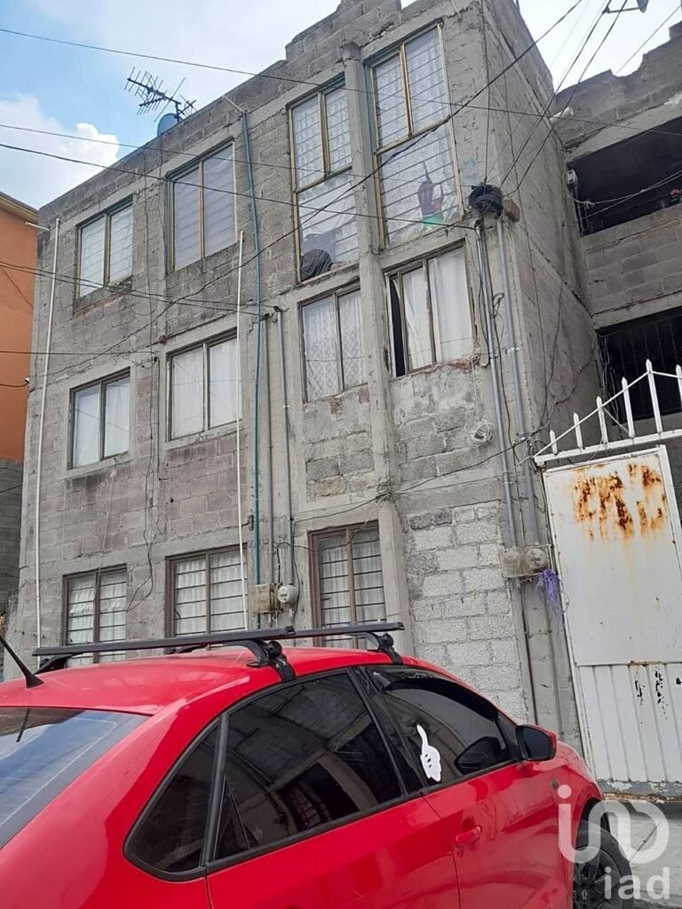 Departamento para remodelar en Coacalco a 2 cuadras de la base de peseros
