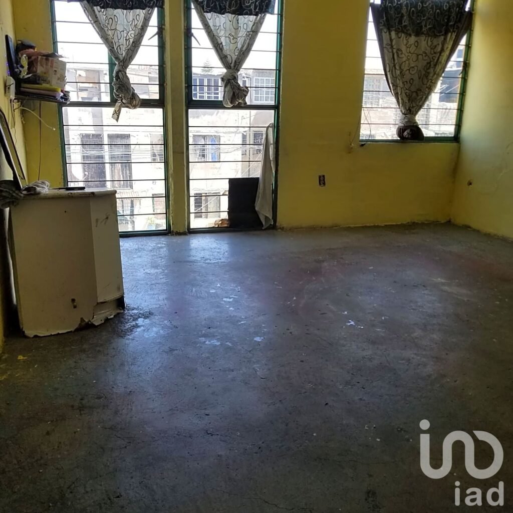 Departamento para remodelar en Coacalco a 2 cuadras de la base de peseros